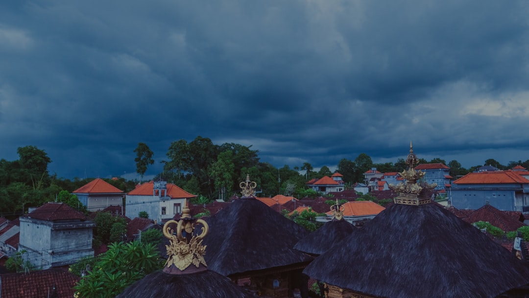 découvrez la saison des pluies à bali : conseils pour voyager, activités à faire malgré la pluie et meilleures périodes pour profiter de l'île.