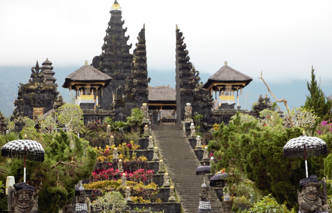 découvrez des conseils incontournables pour voyager à bali, indonésie : astuces pratiques, lieux à visiter, culture locale et bons plans pour un séjour réussi.