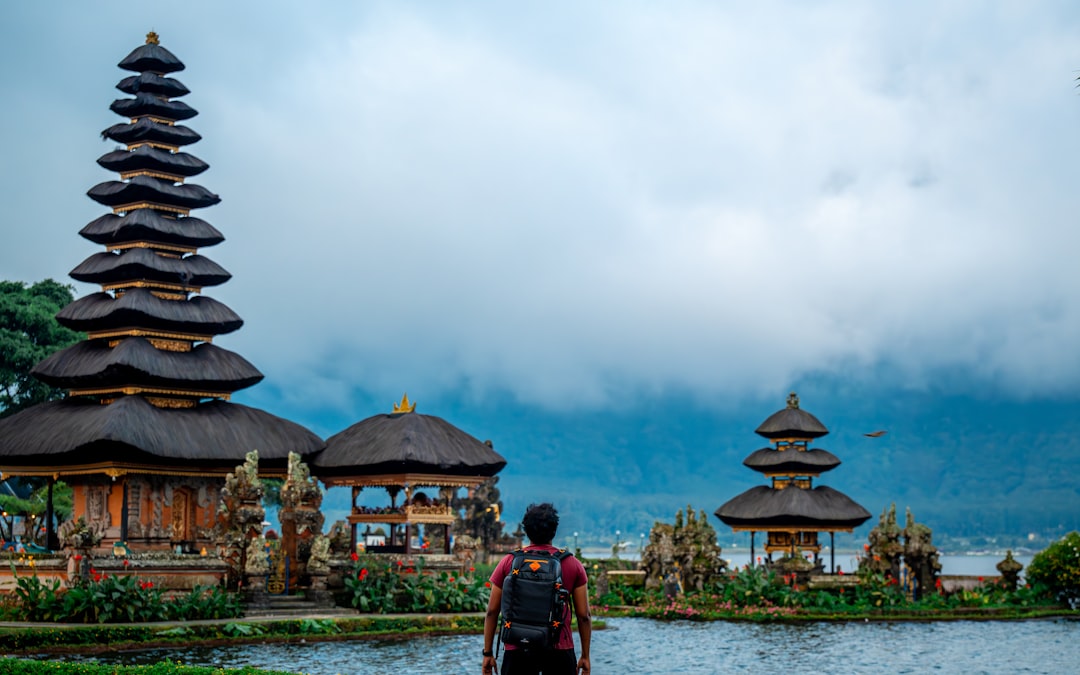 guide de voyage complet pour munduk à bali : découvrez les meilleurs sites, activités, hébergements et conseils pratiques pour un séjour inoubliable.